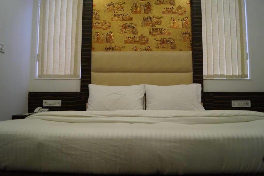 Omega Residency Hotel นิวเดลี ภายนอก รูปภาพ